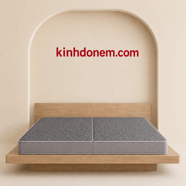 Nệm bông ép gấp 2 CosyHan chần foam màu xám hiện đại, thiết kế gấp gọn tiện lợi, đặt trên giường gỗ trong phòng ngủ tối giản sáng đẹp.